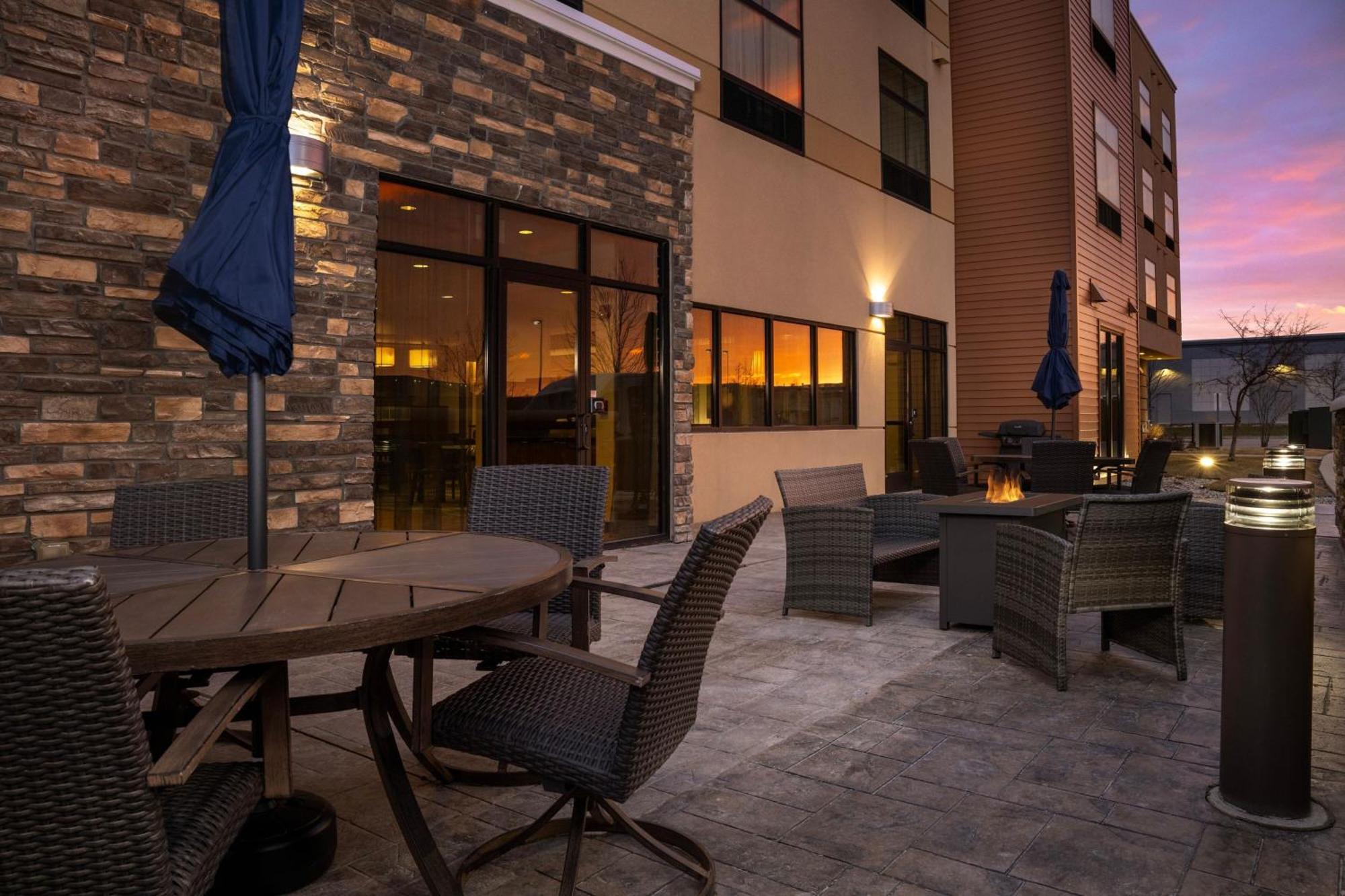 Fairfield Inn & Suites By Marriott Sioux Falls Airport Bagian luar foto